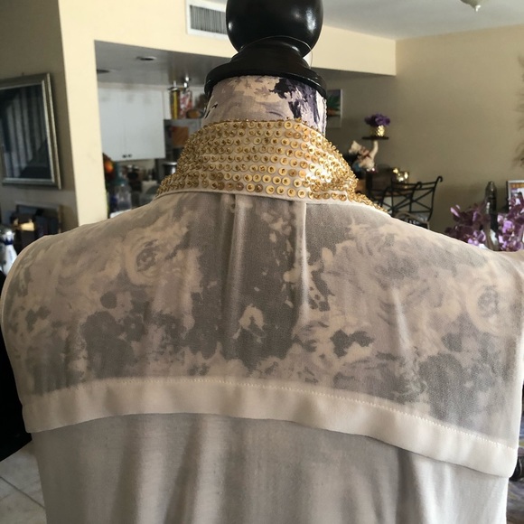 Sleeveless Blouse - Picture 5 of 8